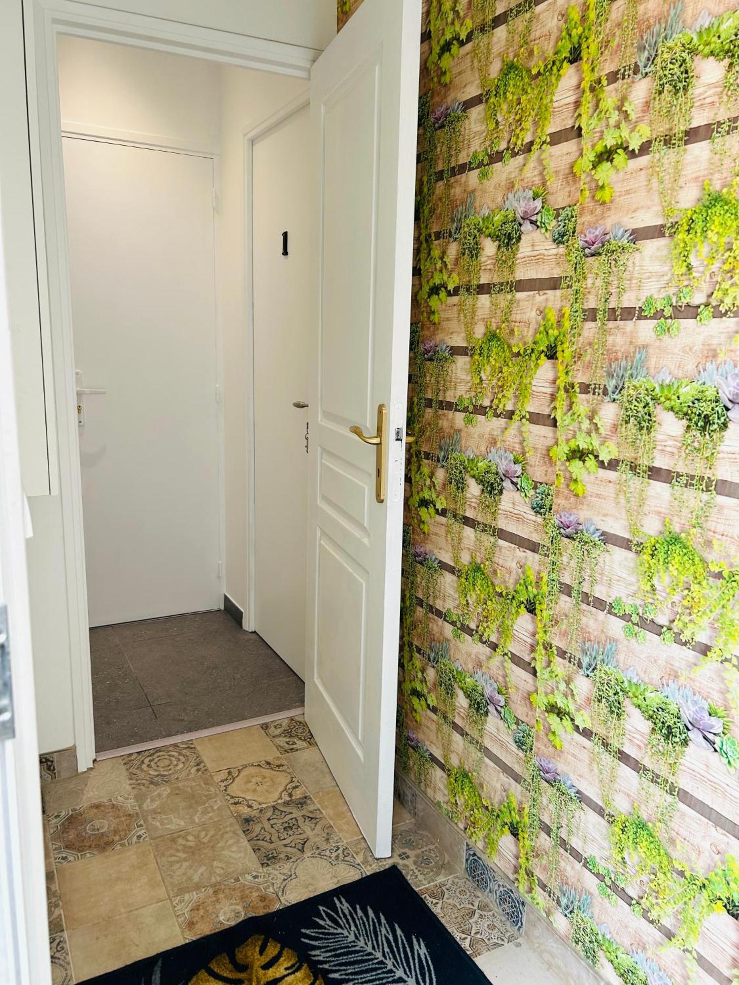 Cozy Apartment บุสซี-แซ็ง-ฌอร์ฌ ภายนอก รูปภาพ